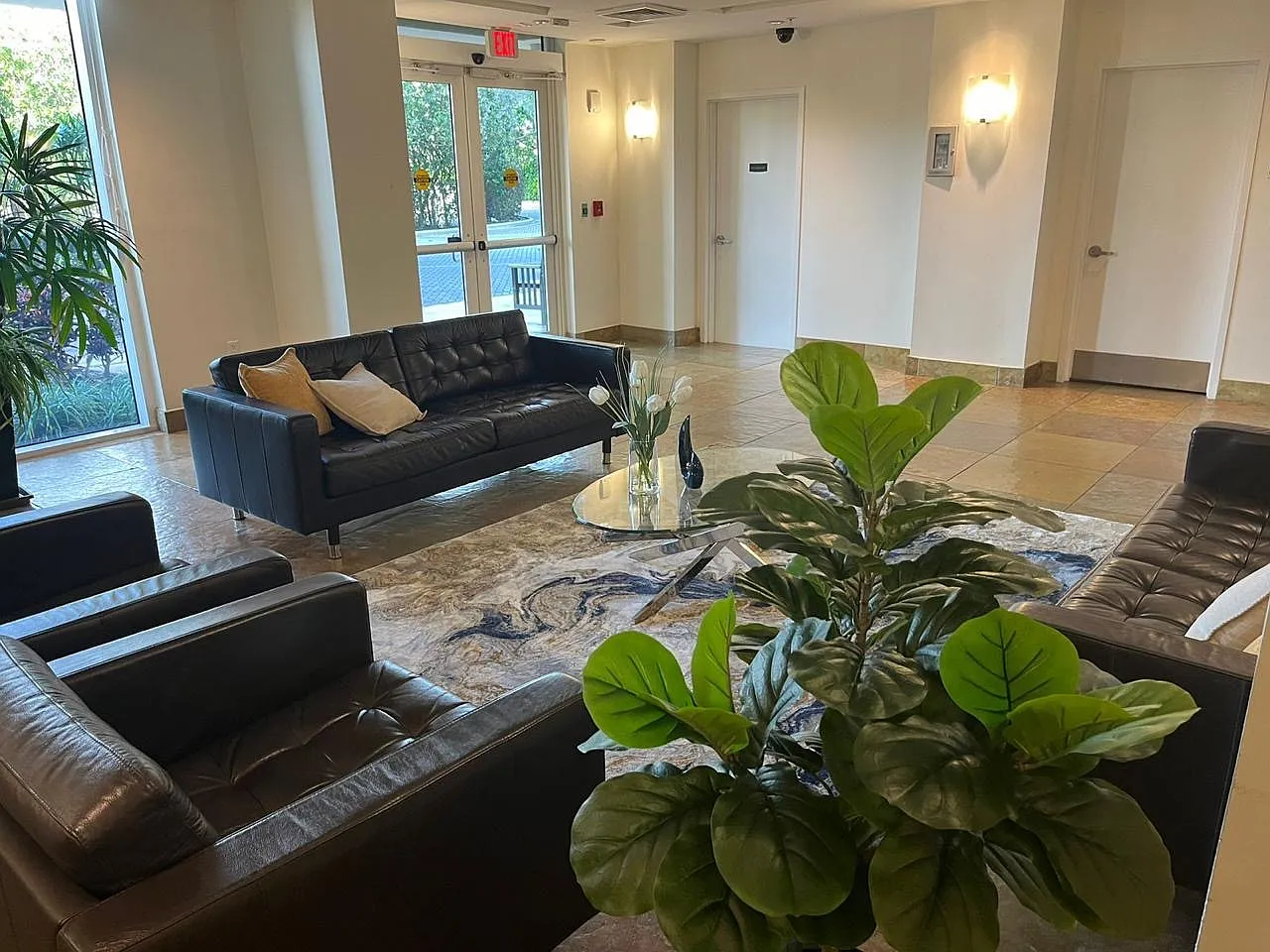2 bed, 1052 sqft, $2,690 — Photo 2