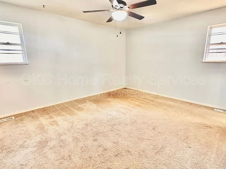 12109 Camelot Dr — Photo 30