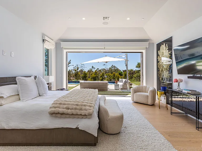 6671 Dume Dr — Photo 21