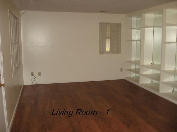 Living Room - new laminate floor; freshly painted