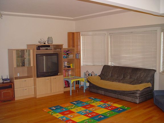 3rd image of 555 N Nora Ave