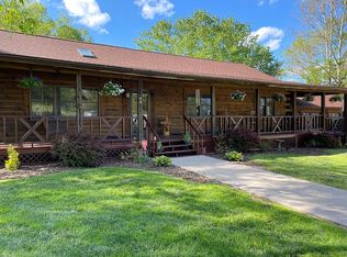 1861 Orchard Ln, Winfield, WV 25213