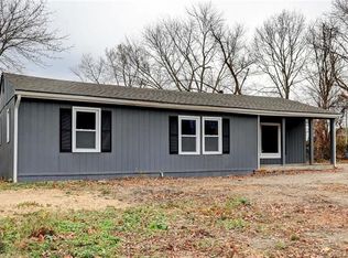 18804 S Lakeside Ln, Belton, MO 64012