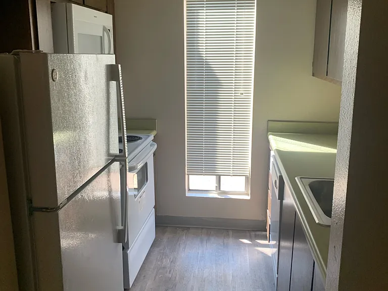 720 Adams St #10 — Photo 7