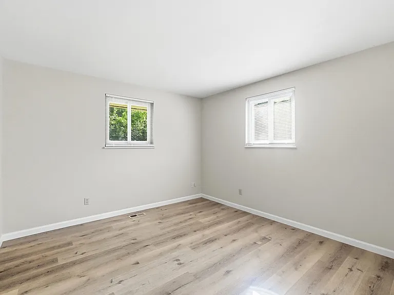 6537 Highbury Rd — Photo 10