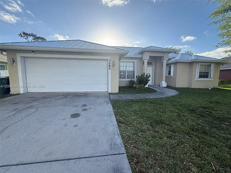 3262 SW Cohutta St — Photo 2