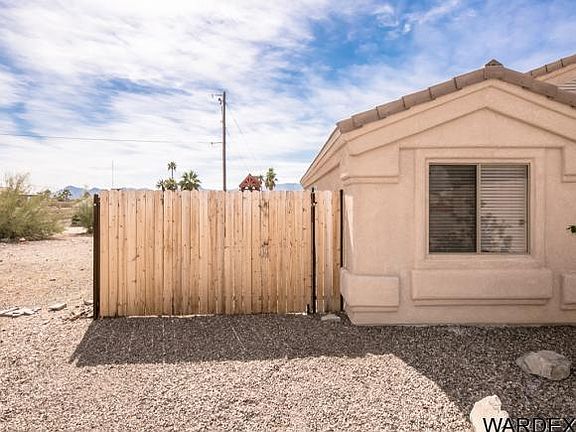 3rd image of 2060 Magnolia Dr