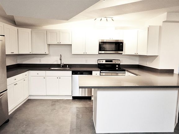 2nd image of 114 24th Ave E #B13