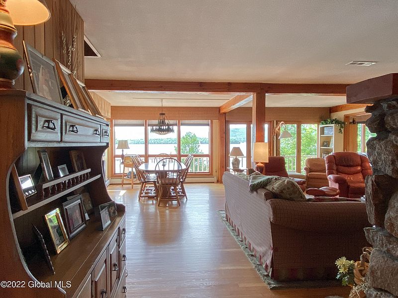 4th image of 3145 Oakley Way