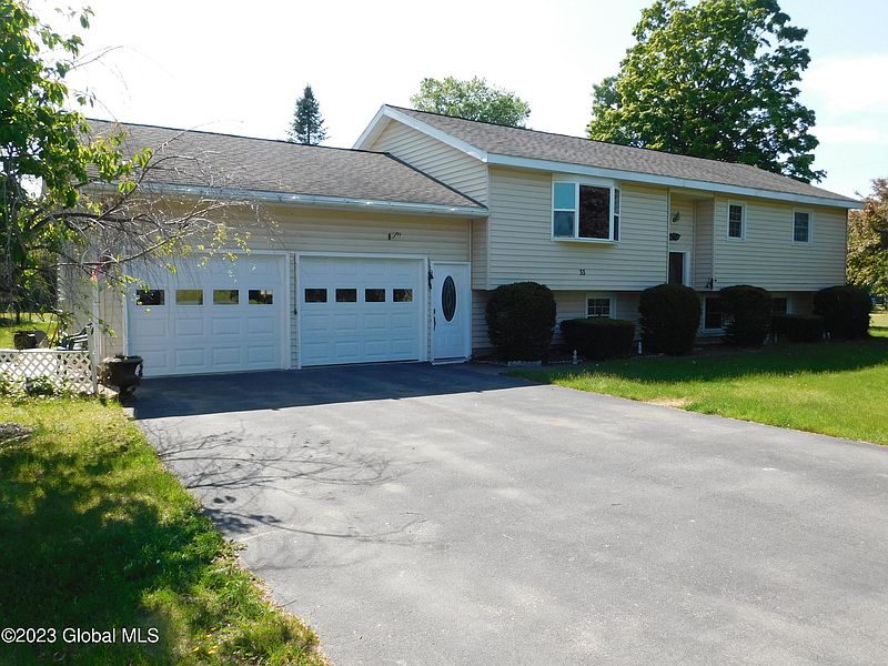3rd image of 33 Sheehan Road