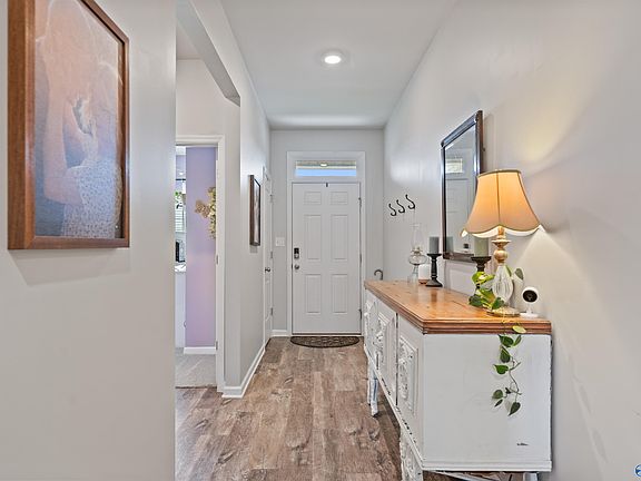 5th image of 146 Kingsford St