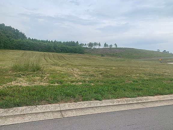 3rd image of 3745 Hillview Dr