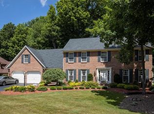 8 Hemlock Hill Rd, Orchard Park, NY 14127