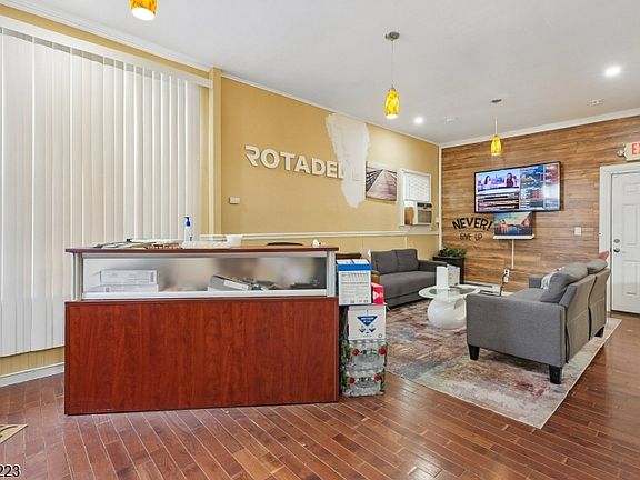 3rd image of 47 Chestnut St #0