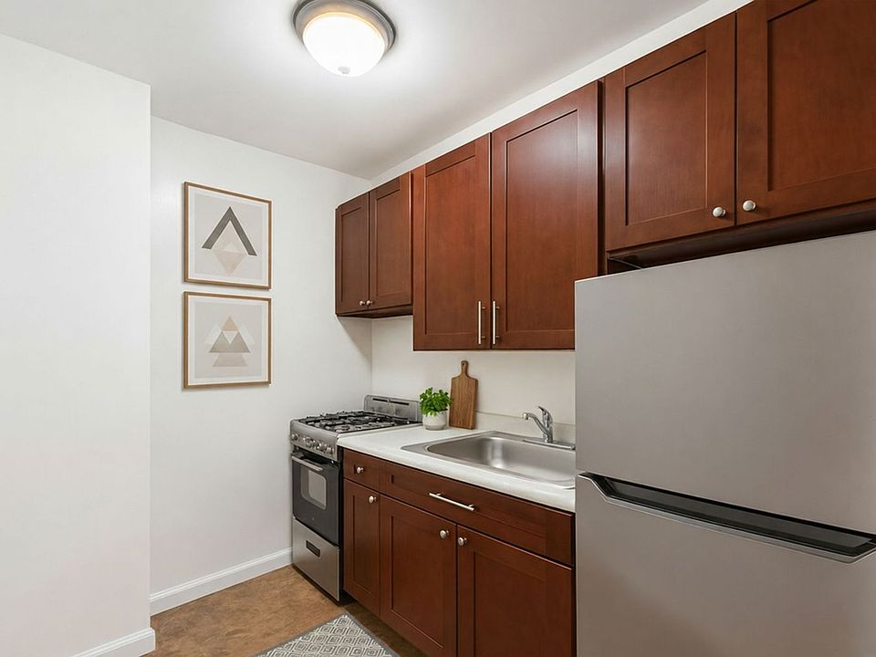 2nd image of 315 E 54th St APT 4G