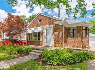 21175 Lochmoor St, Harper Woods, MI 48225