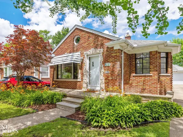 21175 Lochmoor St, Harper Woods, MI 48225