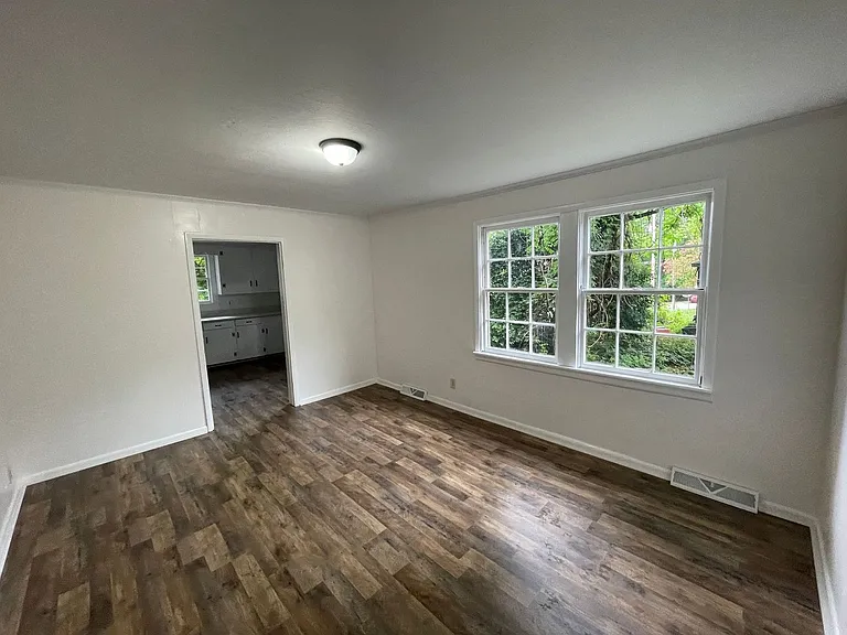1002 Wilmouth St — Photo 11