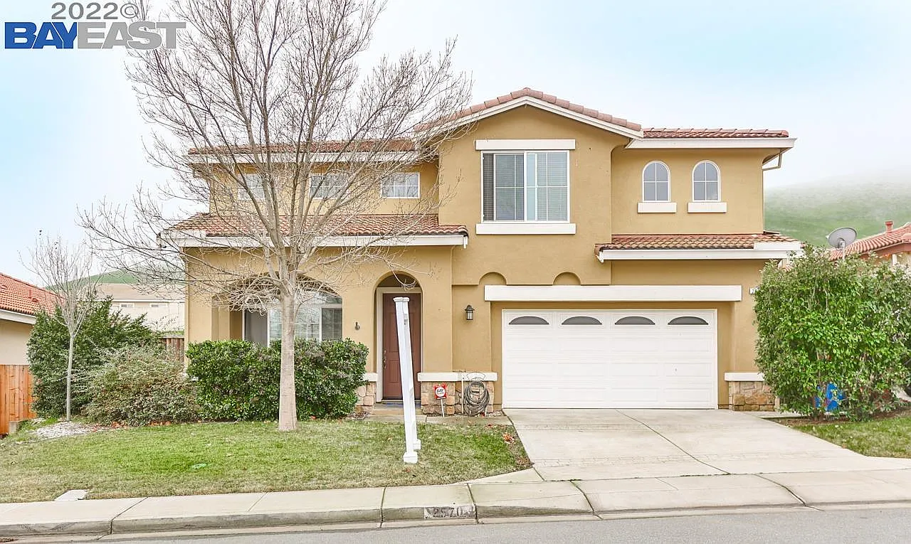 2570 Tampico Dr photo 1