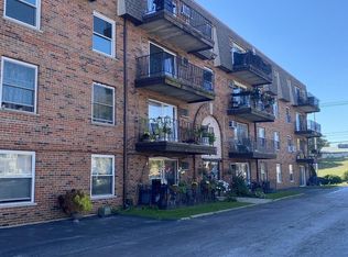 9143 S Roberts Rd APT 7, Hickory Hills, IL 60457