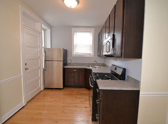 4th image of 3538 W Grace St #E2