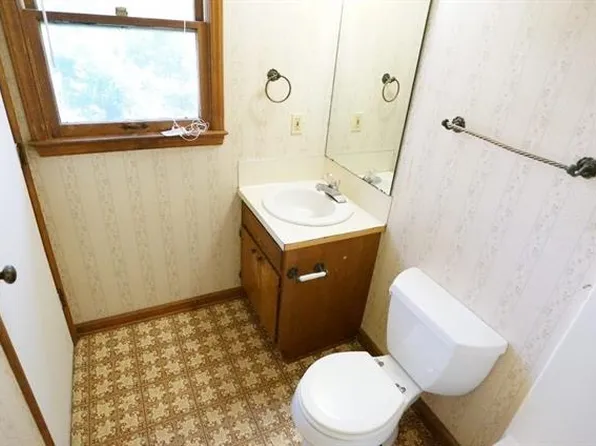 525 12th St SW, Hickory, NC 28602