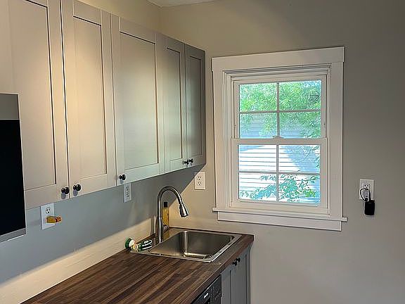 2nd image of 565 N High St