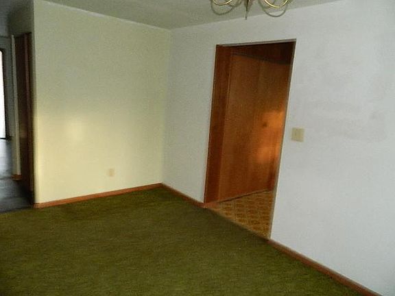 4th image of 6214 Carriage Dr