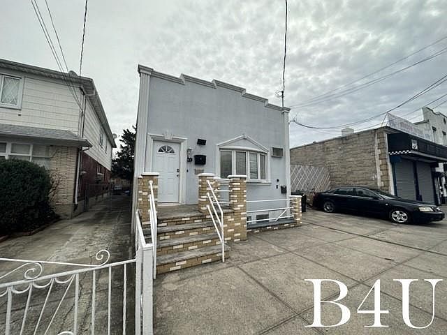 2nd image of 1597 E 53rd St