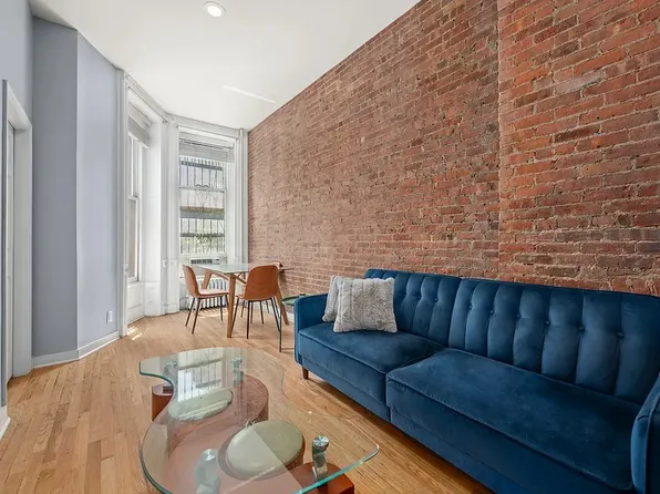 371 West 46th Street image 4 of 11