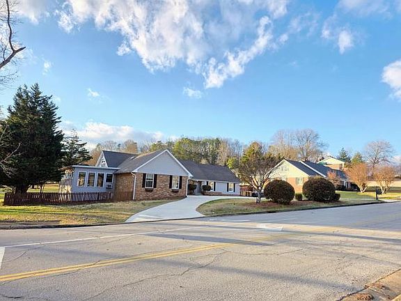 2nd image of 101 Masters Rd