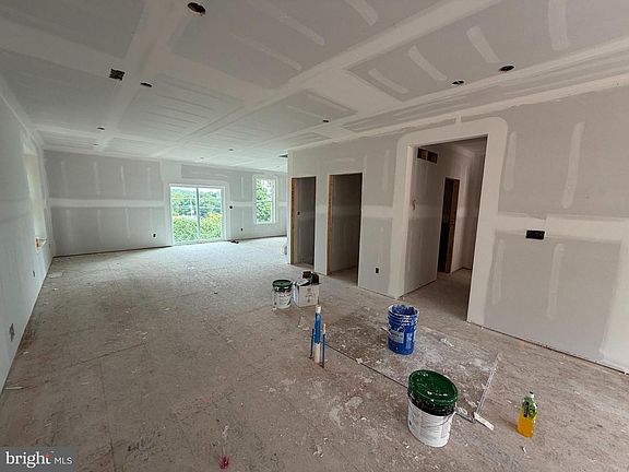 5th image of 401 S Church St