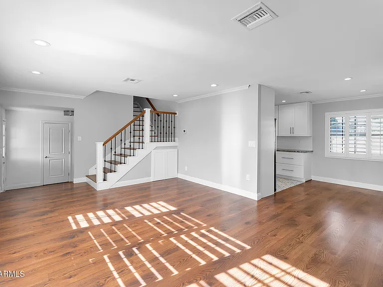 2542 W Nopal Ave — Photo 8