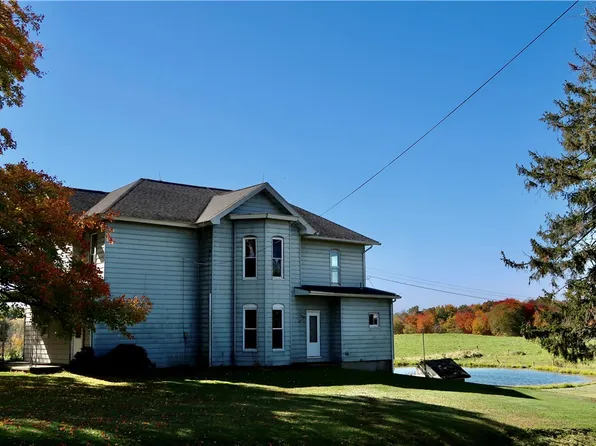 15 Stonepile Rd E, New Wilmington, PA 16142