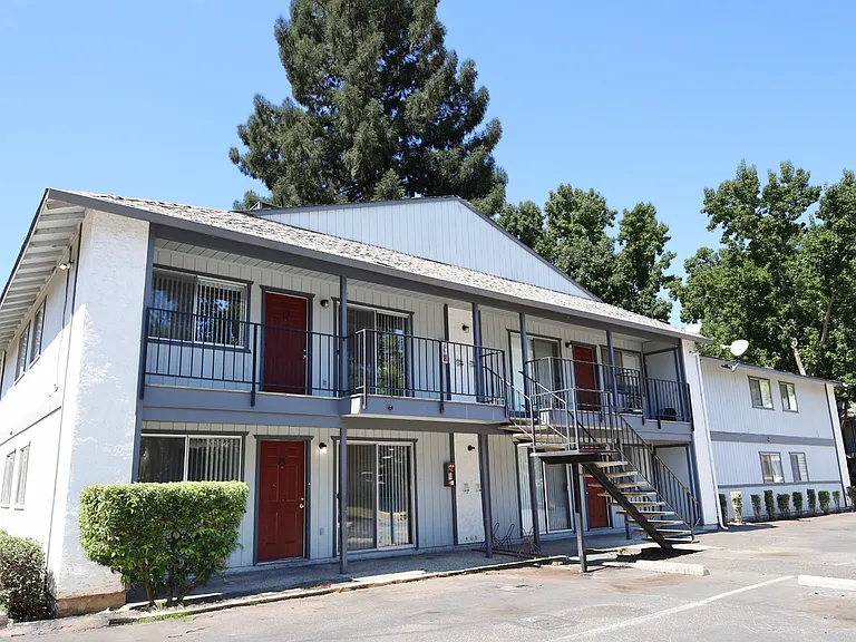 Summer Village Apartments — Photo 28