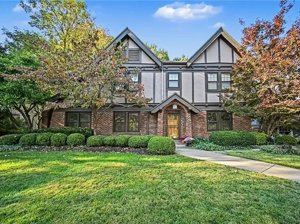 6106 Summit St, Kansas City, MO 64113