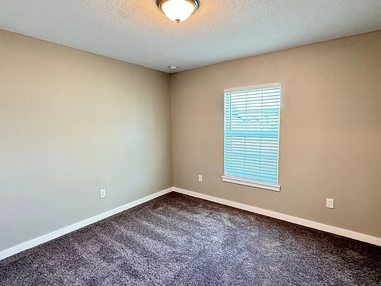 8833 Hampshire Dr — Photo 12