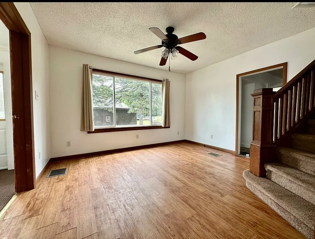 3 bed, 1.5 bath, 2460 sqft, $1,950 — Photo 3