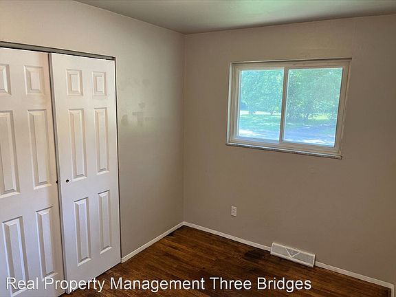5th image of 8345 Buchanan Ave