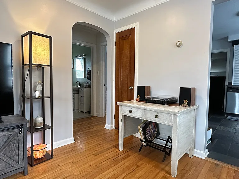 21619 Avalon St — Photo 8