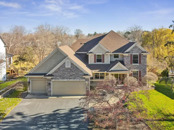 456 Vadnais Lake Dr, Vadnais Heights, MN 55127