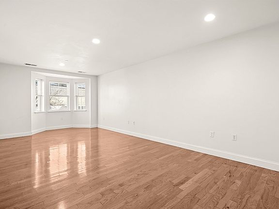 4th image of 120 Wyllis Ave Unit 103