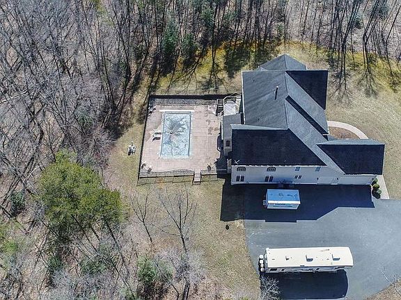 3rd image of 95 Town & Country Dr