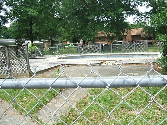 2nd image of 202 Sherwood Dr