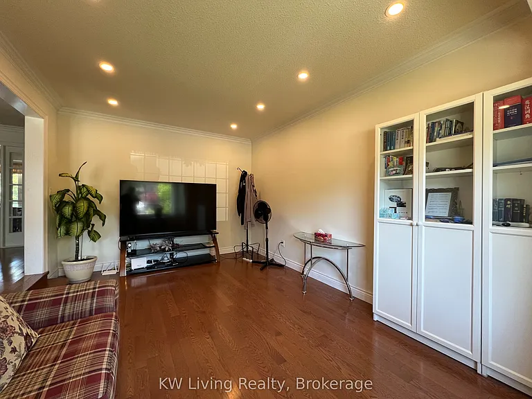 2055 Hadfield Ct — Photo 6
