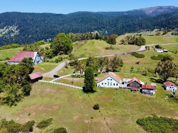 465 Zenia Bluff Rd, Zenia, CA 95595