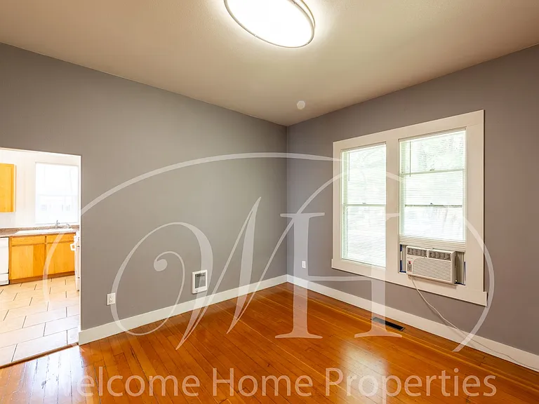 427 E Cherry St — Photo 7