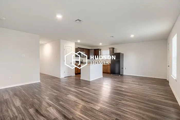 3 bed, 2.0 bath, 1298 sqft, $1,035 — Photo 4