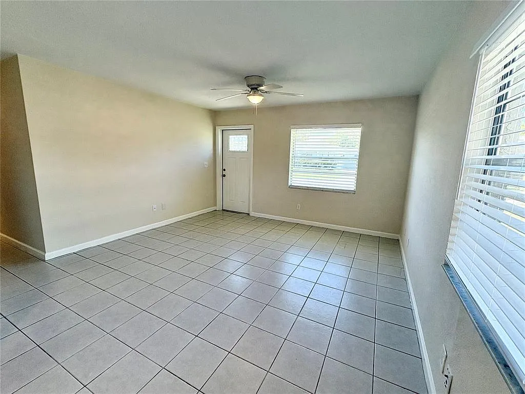 3 bed, 2.0 bath, 1090 sqft, $1,695 — Photo 4