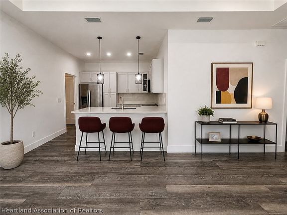 5th image of 157 Karlow Ave S